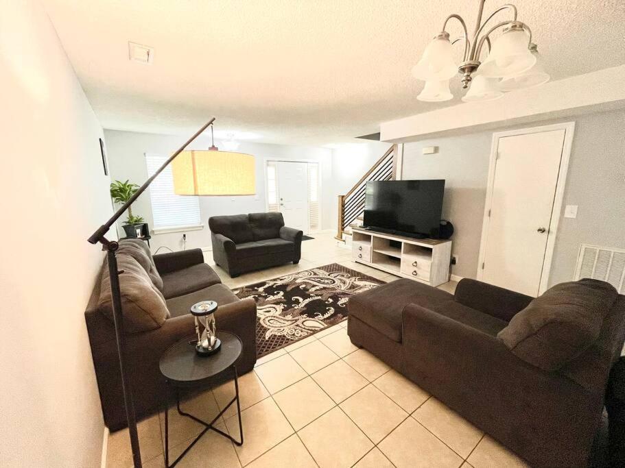 Lovely 2-Bedroom Condo W/Balcony And Free Parking Nashville Bagian luar foto