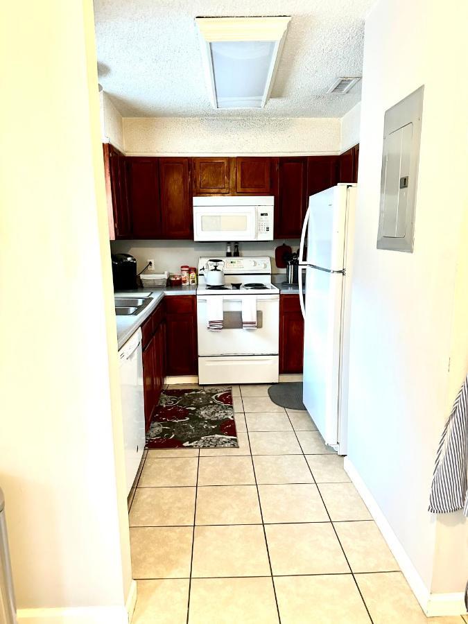 Lovely 2-Bedroom Condo W/Balcony And Free Parking Nashville Bagian luar foto